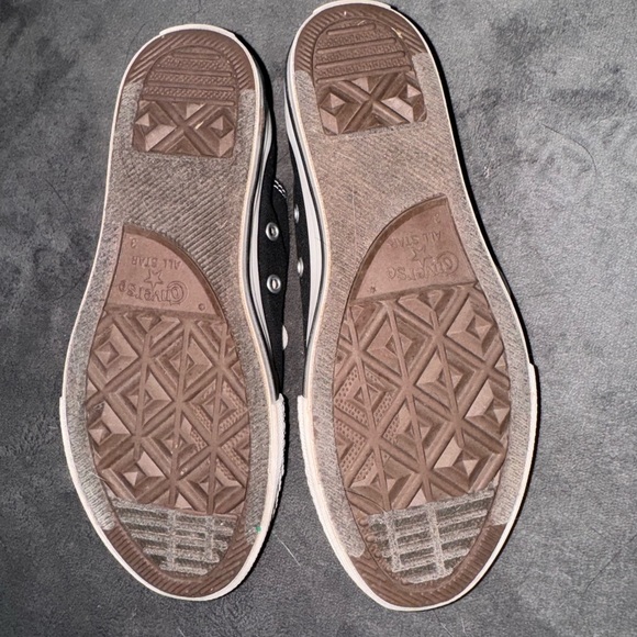 Women’s Converse - Picture 2 of 3